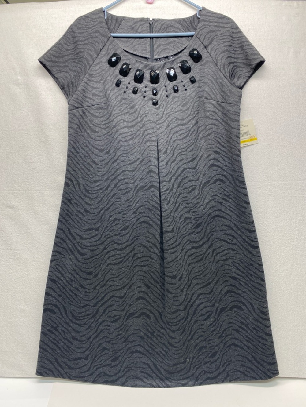 Relatively Dress Size Medium black and gray sleeveless v neck back zipper NEW